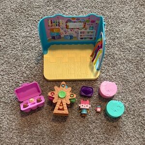 Gabby’s Dollhouse Baby Box Craft-a-riffic Room Playset